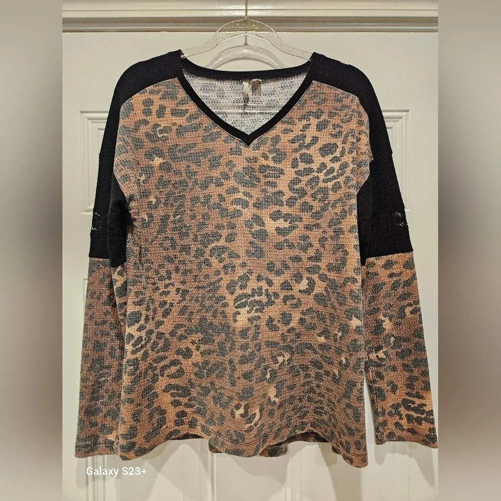 Est. 1946 Cheetah Henley Womans Size L Lace long Sleeve Animal Print EUC